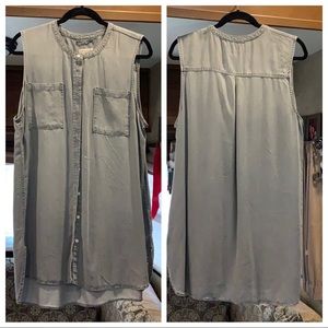 Sleeveless button up sleeveless shirt